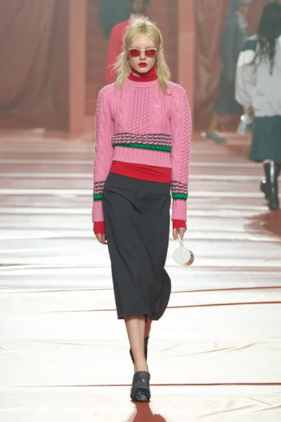 Look 28